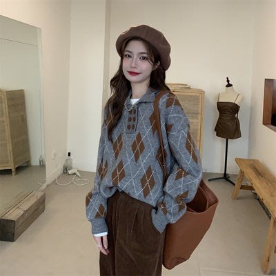 【Nina SHOP】雜誌流行 東大門設計感菱格雙排扣POLO領寬鬆毛衣(2色)