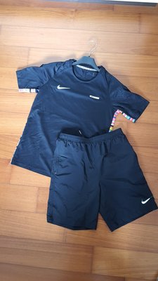 Nike足球衣ㄧ套