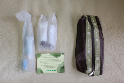 EVA AIR 長榮航空 咖啡款 THANN 潤唇膏及潤膚乳液 過夜包 旅遊隨身包 盥洗包 收納包 化妝包 旅行包