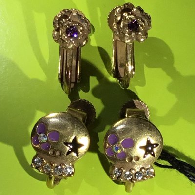 Anna Sui全新限量正品紫色水鑽骷髏頭/花朵夾式雙耳環耳環組安娜蘇