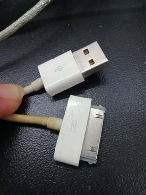 阿雪電源線，Apple 蘋果 30pin Dock to USB 轉接頭，連接線，轉接線， iPAD1, iPAD2, iPOD, iPhone 4，有使用痕跡