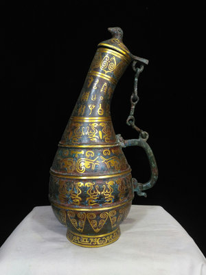 收淘戰國青銅錯金器皿《鳥蓋瓠壺》禮器盛酒器 造型生動 壺蓋為一只鳥的形狀 壺腹呈瓠瓜形 所以稱之為鳥蓋瓠壺