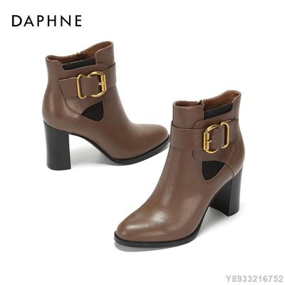 SUMEA 【限量搶購】Daphne/達芙妮冬潮流短靴 優雅通勤時尚金屬皮帶扣及踝靴女