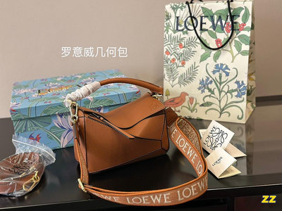 【二手包包】羅意威loewe puzzle從此多一只 bag 羅家幾何包家族的包粉們肯定都樂開了花，經典幾何NO87299