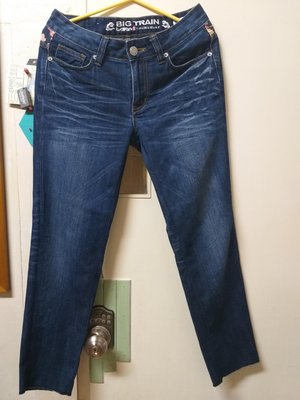 BIG TRAIN 墨達人~~ 日系風格俏麗造型牛仔褲(M)