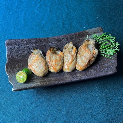 【冷凍貝類】日本廣島牡蠣清肉2L/約1kg/包(約25-35顆)*品牌隨機~廣島超肥嫩牡蠣，味道鮮美適合各種料理