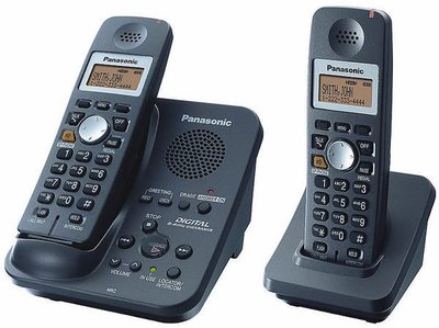 最好用 國際牌數位2.4G無線電話KX-TG3032B 母機+2子機,答錄,鬧鐘,內線對講,隱藏式天線,9成新
