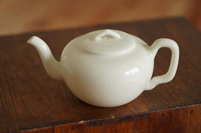 早期 刻款 曉芳窯 牙白 定白 白釉 壺 茶壺聽說這種落款方126995