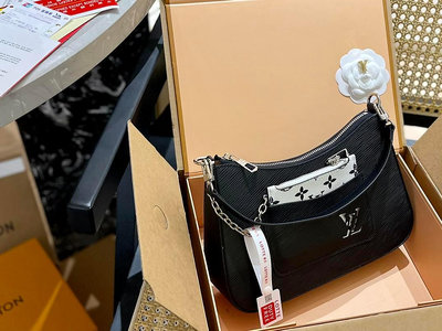 ELLA代購#牛皮+官網L新品上新 水波紋 Marelle手袋 一眼就看上了這個包包Sa說是當天上的新款，有 1894852
