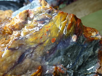 《藍晶寶石玉石特賣》→〈原石系列〉→天然鐵骨皮七彩紫玉心臟玉髓原礦〈13.08公斤→W51