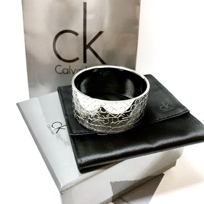 超搶眼龐克風 Calvin Klein / CK logo 不銹鋼 寬版手環~