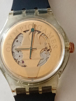 瑞士原廠Swatch.olympic Games機械自動紀念錶23宝石金黃錶面版透明錶売.副廠黑色錶帶奧林克遊戲紀念錶 錶框直徑35mm.功能正常很新背蓋有一痕