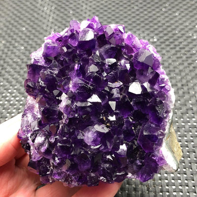 【二手】天然紫水晶晶簇擺件顏色濃郁非常漂亮一物一圖規格82. 天然水晶 瑪瑙 擺件【麒麟古玩】-4796