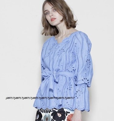 全新~日本品牌 GRACE CONTINENTAL 藍色大人氣雕花綁帶上衣 36