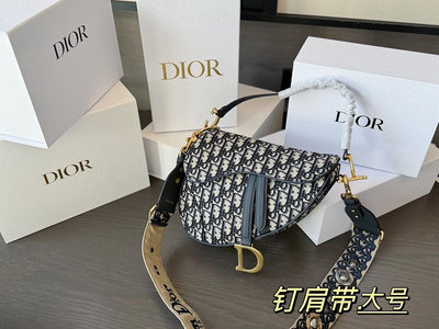 【二手包包】大號  尺寸：25cm20cm（大）升級版出貨 D家 老花馬鞍包寬肩帶（品質太ok）Dior NO3011