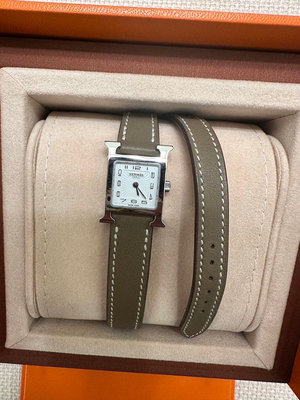 愛馬仕  全新收藏 女款 雙圈 繞圈 真皮 錶帶 手錶  Heure H mini model 尺寸 21mm，現貨GM  大象灰 銀、配色超美