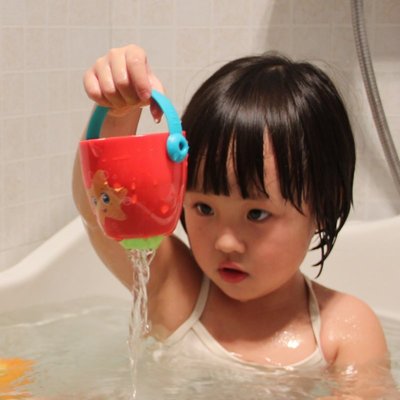 現貨 兒童寶寶浴室沐浴洗澡戲水玩具趣味水桶花樣漏水沙灘戲水玩具