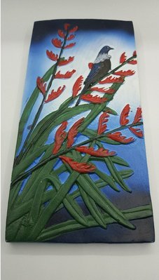 ｛德夏藝文｝紐西蘭原裝進口－水泥畫作－紐西蘭蜜鸚鵡Tui停泊在亞麻植物上的美畫！