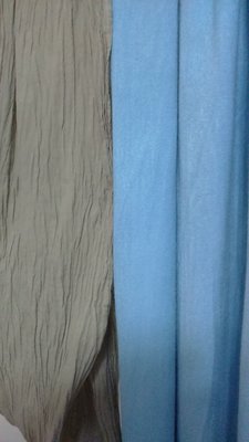 植染圍巾 藏青色 9成新 純天然 便宜出清 原價$1,680(左邊那條）