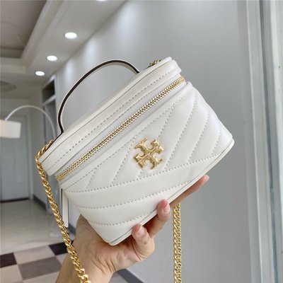 全場限時免運 Tory Burch 79425kira迷你 化妝包 斜面雙T logo 羊皮手提 單肩斜跨 女包 附購證