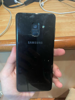 Samsung a8 電池膨脹 螢幕沒有什麼破 不開機 便宜賣