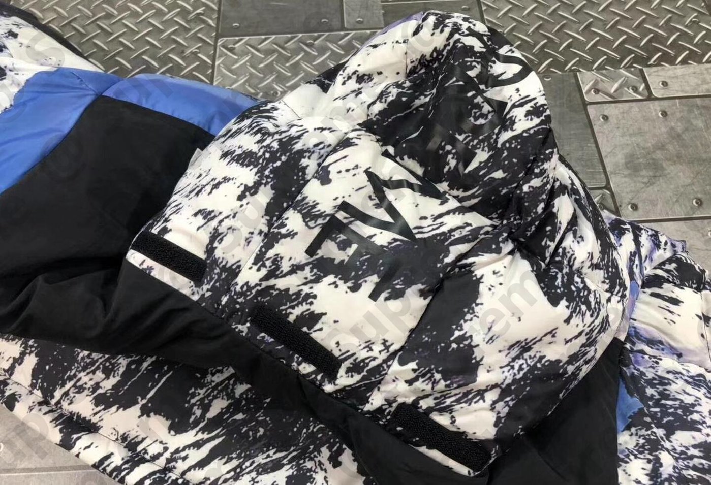 全新現貨Supreme The North Face Mountain Jacket TNF 雪山羽絨