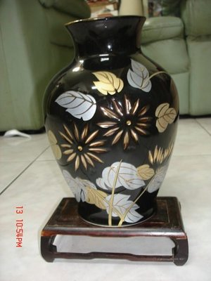 您必須珍藏的台灣早期日本老件金箔彩釉燙金花卉的老花瓶