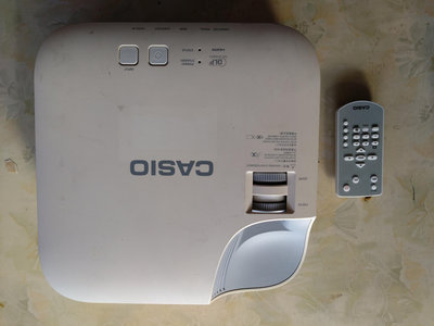 Casio XJ-V1 投影機，附遙控器及電源線