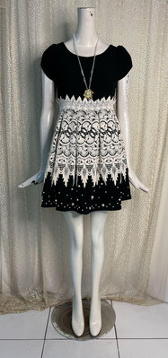 X352正韓papaine 裙襬花朵 蕾絲點點珍珠 黑色宮廷風洋裝