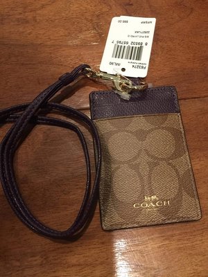 【雍容華貴】現貨!美國國際品牌COACH F63274經典LOGO證件掛帶卡其紫色,證件夾/悠遊卡夾/票夾/識別證夾
