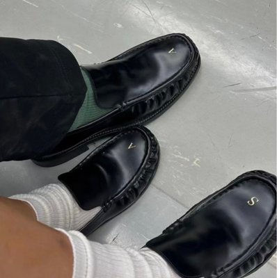 Acne Studio 23/樂福鞋   之前看到博主 danielsimmons 穿了這雙鞋