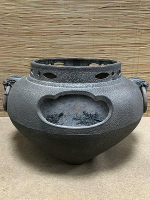 特價日本鑄鐵鬼面風爐， 重5.60kg 尺寸高口徑22×20cm 品相見圖，正常使用痕跡，喜歡直接拍-【好運連連】