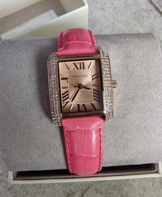 MICHAEL KORS Emery 晶鑽框 方型錶盤 羅馬數字 桃粉色皮革錶帶 石英 女士手錶 MK2984