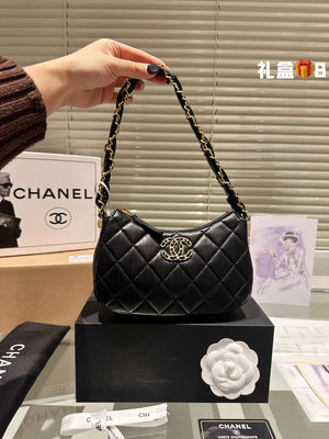 【二手包包】Chanel 23k月牙包 慵懶隨性又好背上身滿滿的驚喜高級慵懶又隨性徹底心動的一只size：2NO147979
