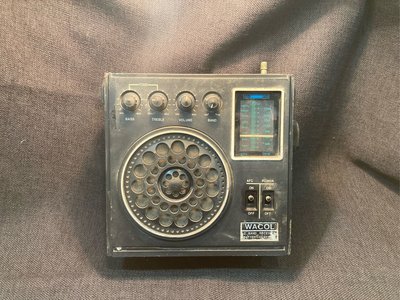 古董收音機 WACOL 無法使用 當擺飾品出售 外表皮殼老味相當重 長21公分寬7.7公分高22公分