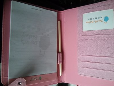 (未用過) 華航精緻旅遊 粉紅色筆記本+鑲有施華洛世奇的R元素水晶的原子筆