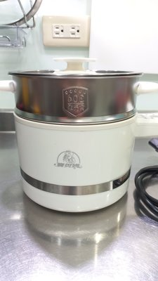 寶貝媽微電腦萬用陶瓷鍋 TOP-98E 白色 1.5 L 美膳鍋 美食鍋  (內附304蒸籠)超好用 功能正常的喔 !