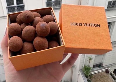 台灣現貨🌟送禮超有體面 Louis Vuitton 160週年巴黎限定榛果巧克力 約30顆 $1880/盒 剩一🌟