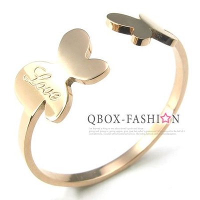《 QBOX 》FASHION 飾品【W10024299】精緻個性LOVE雕刻蝴蝶金色316L鈦鋼戒指/戒環