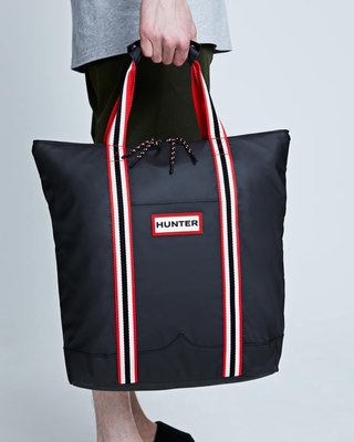 《 漢娜小姐 》❤️ HUNTER 輕量級 防水橡膠材質 兩用手提袋 / 托特包 / 後背包 / 旅行袋 (黑)