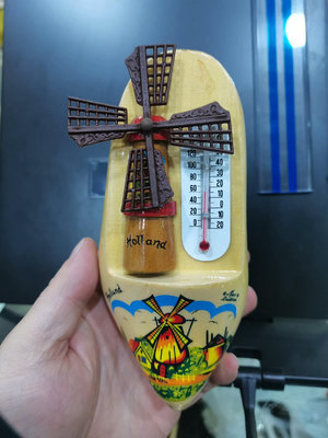 歐洲旅游帶回紀念品：荷蘭傳統工藝實木木屐風車溫度計掛件，高1