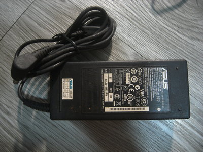 二手 原廠 asus 華碩 變壓器19V 4.74A  筆電 ADP-90CD DB 變壓器 充電器