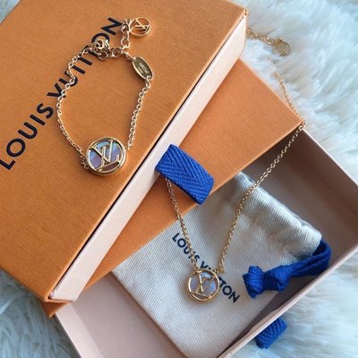 Shop Louis Vuitton L To V Pearlfection Necklace (M80259) by lufine