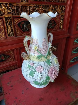 §【beauty /古董/文物 】§早期 鶯歌陶瓷 精緻做工的花瓶 保存完好 品相佳