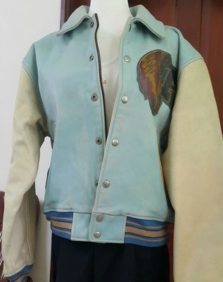 R B C雙色皮夾克，S號Trade-mark淺水藍+淡乳黃色，1947老品牌老皮衣2袖有淡淡穿著痕跡，復古老哈雷皮外套保暖不悶熱
