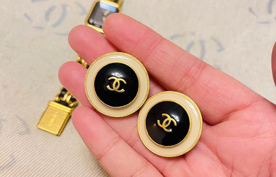 #Chanel/香奈兒 Chanel香奈兒黑金琺瑯耳夾 購于日本東京澀谷大黑屋 95P 五金和琺瑯狀態都不錯 無破損