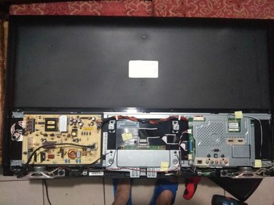 SAKAI液晶電視XT-40SP800面板故障，拆賣
