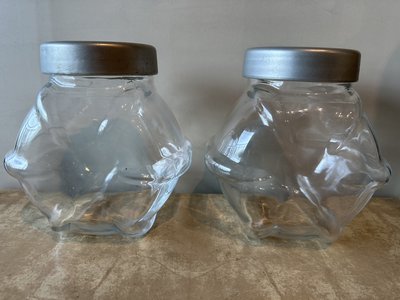 ［老東西］早期法國製 IKEA 玻璃糖果罐，可置小物，兩個一起賣，完整無損。高約18公分。 賣價不含運：360元