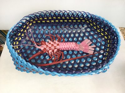 【寶來塢】龍蝦 裝飾 塑膠製 編織籃 工藝品 九成新