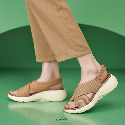 EmmaShop艾購物-韓國同步上新-運動風厚底輕量寬版交叉涼鞋/側邊魔術貼可調